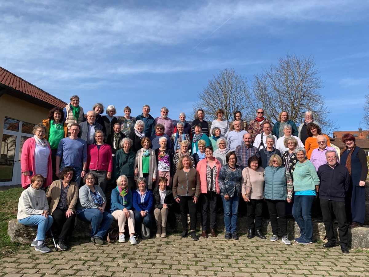 BIld der Teilnehmerinnen und Teilnehmer des Jodelworkshops 2024