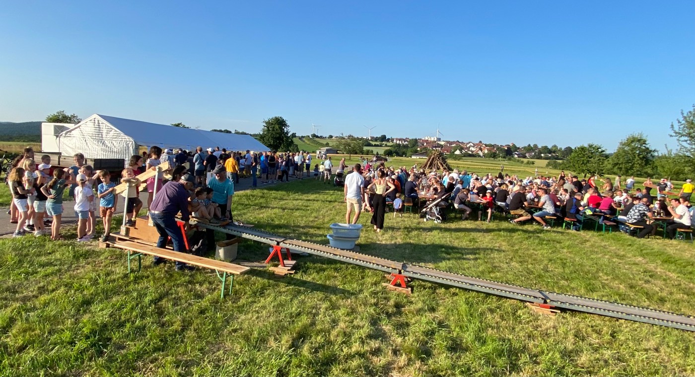 Für die vielen Kinder, die mit ihren Eltern gekommen sind, war die aufgebaute Rollenbahn wieder "die" Attraktion.